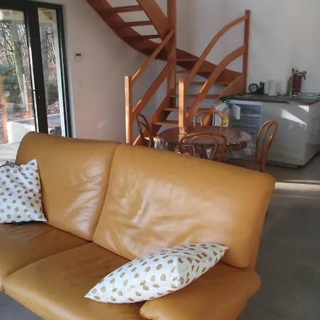 L'abri'gite Sous Les Arbres